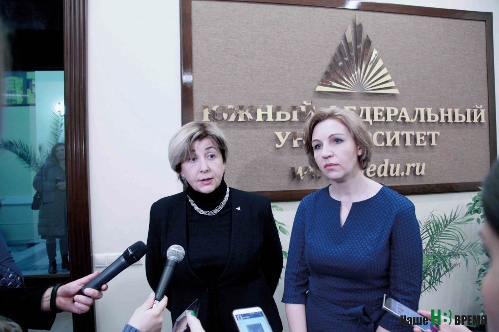 Ректор ЮФУ Марина Боровская и Лариса Балина – министр общего и профессионального образования Ростовской области.
