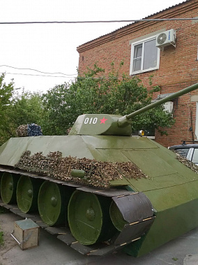 Житель Константиновска для участия в автопробеге собрал «танк»