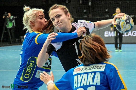 Олимпийская чемпионка полусредняя «Ростов-Дона» Анна ВЯХИРЕВА (в центре) в этой встрече забросила восемь мячей.