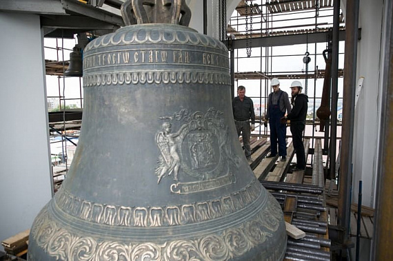 В Кафедральном соборе Ростова начали установку новых колоколов