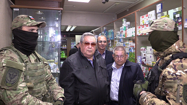 Люди в масках  поучаствовали в ночном  рейде по аптекам Ростова и Новочеркасска 