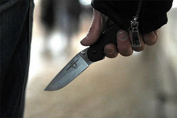 Ростовчанин с ножом ограбил двух женщин