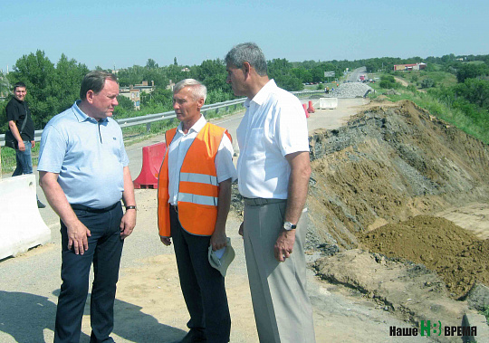 Виктор Дерябкин лично приехал оценить работы по восстановлению моста.