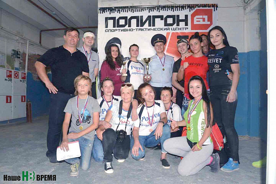 Участники лазертага из команд «Ростов без наркотиков» и «Пересвет», пресс-службы МВД, журналистов и молодежного парламента.