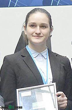 Мария КОЖЕВНИКОВА на Всероссийском конкурсе научно-инновационных проектов для старшеклассников «Сименс» защитила свою разработку по урологии (2017 г.) и заняла второе место.