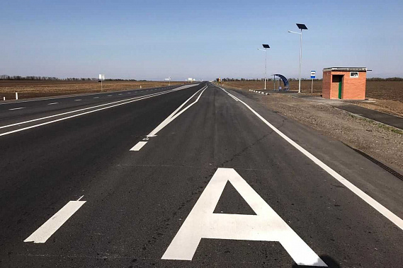 Так выглядит уже законченный участок автодороги Азов-Александровка. Так будет выглядеть и вся дорога.