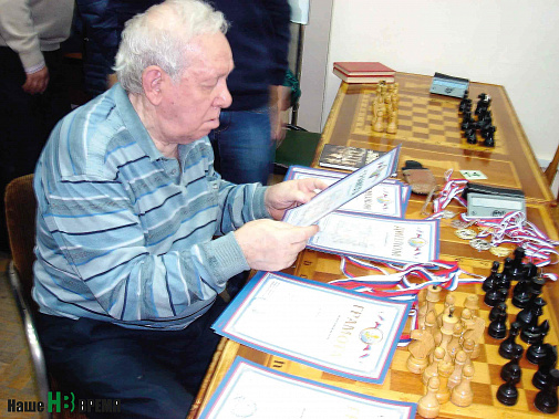 Владимир Канцын ведёт летопись не только заводских шахмат, но и самого предприятия.