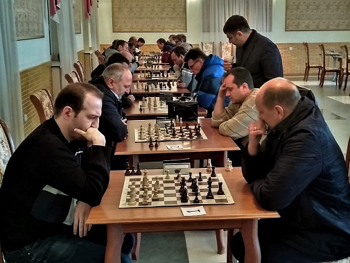 Гроссмейстер Артур Габриелян (слева) - победитель нескольких донских турниров