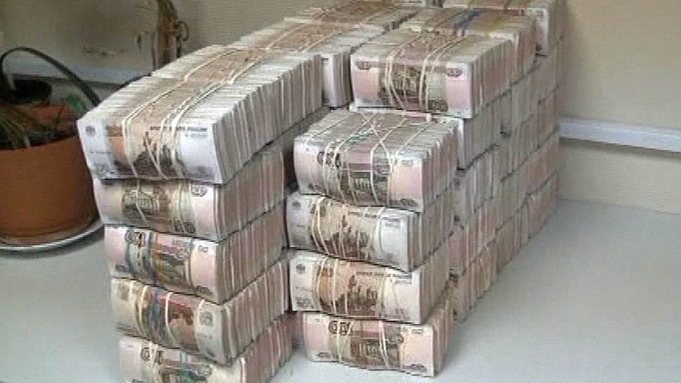 склад денег. миллиард долларов наличными. поддон денег. 1 миллиард евро в рублях. 1000000000 рублей.