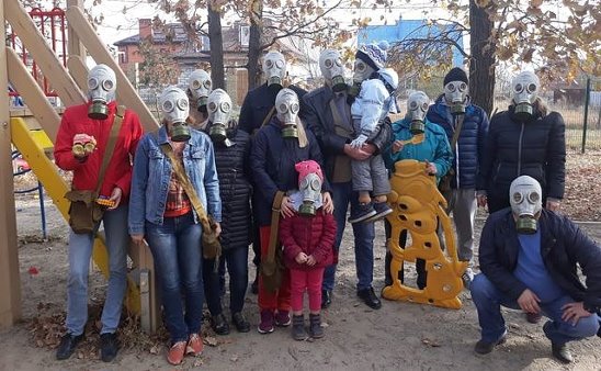 Недавно жители Левенцовки проводили акцию с целью привлечь внимание властей к удушливому запаху. Источник фото ok.ru Недавно жители Левенцовки проводили акцию с целью привлечь внимание властей к удушливому запаху. Источник фото ok.ru