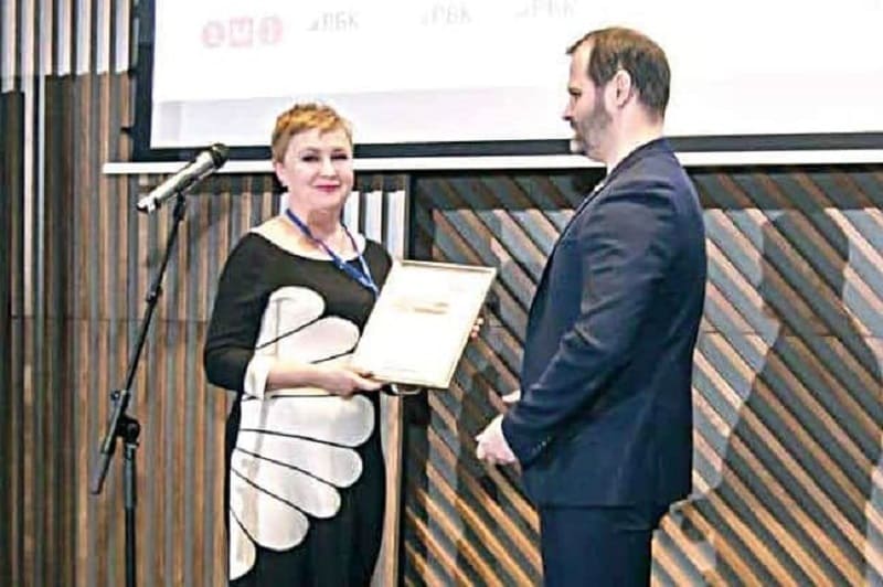 Галина ПИЛИПЕНКО получила за свой сценарий о Сергее Королькове специальный диплом профессионального конкурса «Искра Юга – 2022». Азы журналистского мастерства она постигала в редакции газеты «Наше время», где была корреспондентом. Галина ПИЛИПЕНКО получила за свой сценарий о Сергее Королькове специальный диплом профессионального конкурса «Искра Юга – 2022». Азы журналистского мастерства она постигала в редакции газеты «Наше время», где была корреспондентом.