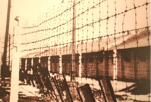 Вид снаружи лагеря для  военнопленных, фигурирующего в советских документах под названием « Гросс - Лазарет  № 192 » (1943 г.). Государственный архив Ростовской области