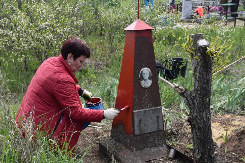 В Морозовском районе воинские захоронения приводят в порядок