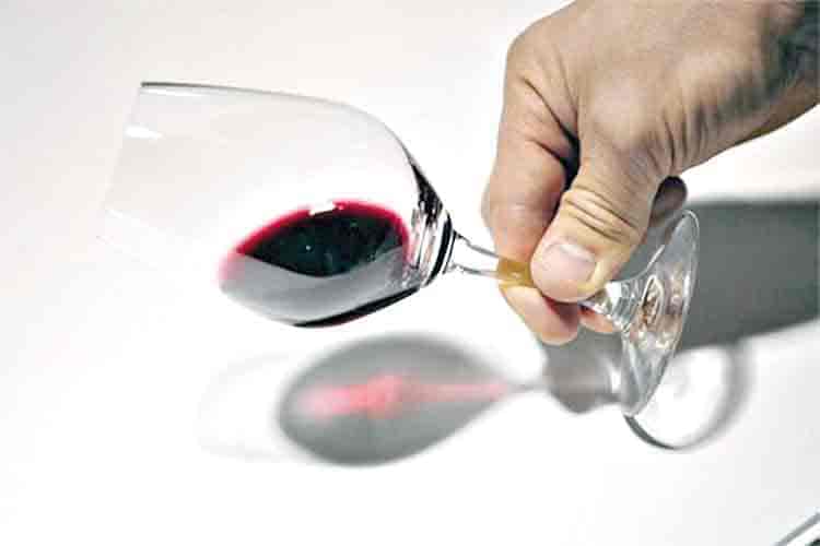 как проверить вино. проверка вина в воде. натуральное вино. узнать вино по фото. проверка вина в воде.