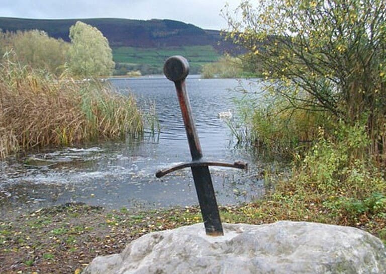 Меч в камне фото