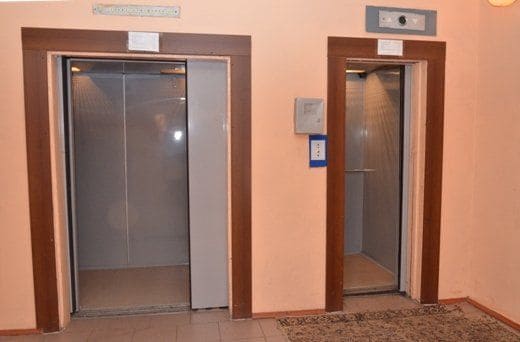 В домах Ростова, где живут ветераны, установят новые лифты