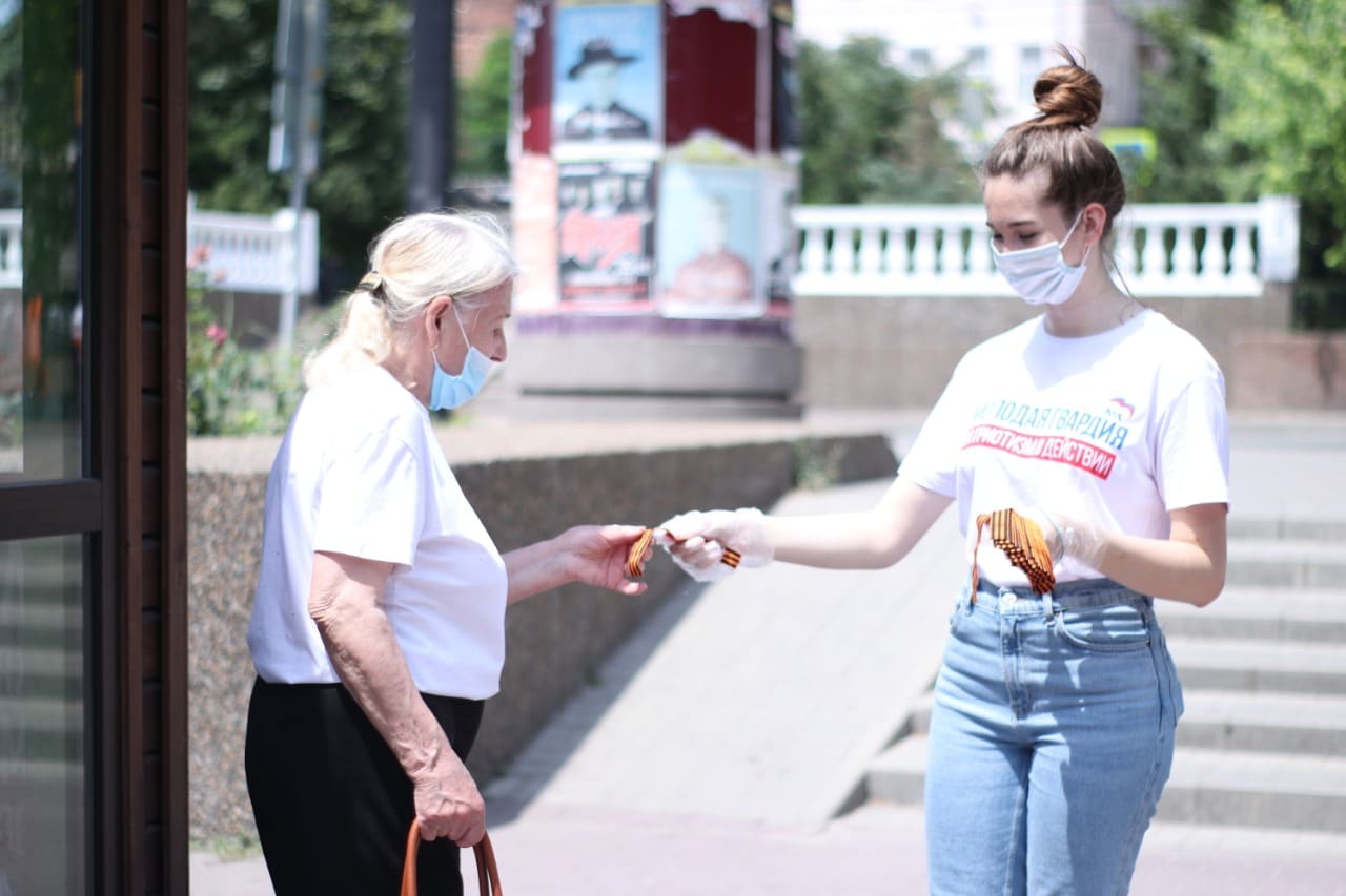 В Ростове и Новочеркасске раздали 10 тысяч Георгиевских лент