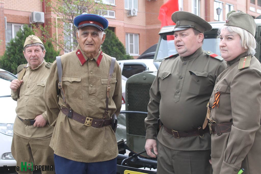 «День победы» в Батайске пели всем двором