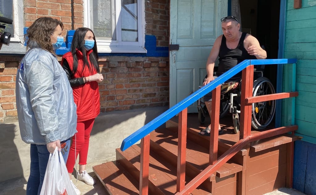 Волонтеры шилка уборка города. Family volunteering day. Волонтеры туризма. Волонтеры природы. Готов помочь.