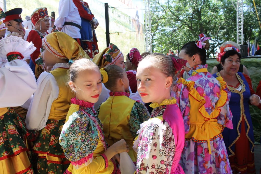 Нижнедонской ростовская область октябрьский район. Фестиваль степь Ковыльная Керчик-Савров. Степь Ковыльная Керчик Савров. 2-Ой Ханский степного фестиваль, Азербайджан..