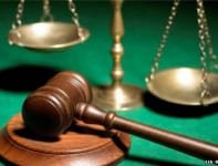 Сотрудник ГУФСИН принес заключенным мобильники