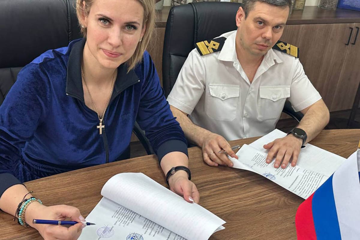 Соглашение подписали директор ФАУ «РосКапСтрой» Юлия Максимова и гендиректор АО «Ростовский порт» Виктор Сулин (Фото пресс-службы «РосКапСтроя») Соглашение подписали директор ФАУ «РосКапСтрой» Юлия Максимова и гендиректор АО «Ростовский порт» Виктор Сулин (Фото пресс-службы «РосКапСтроя»)