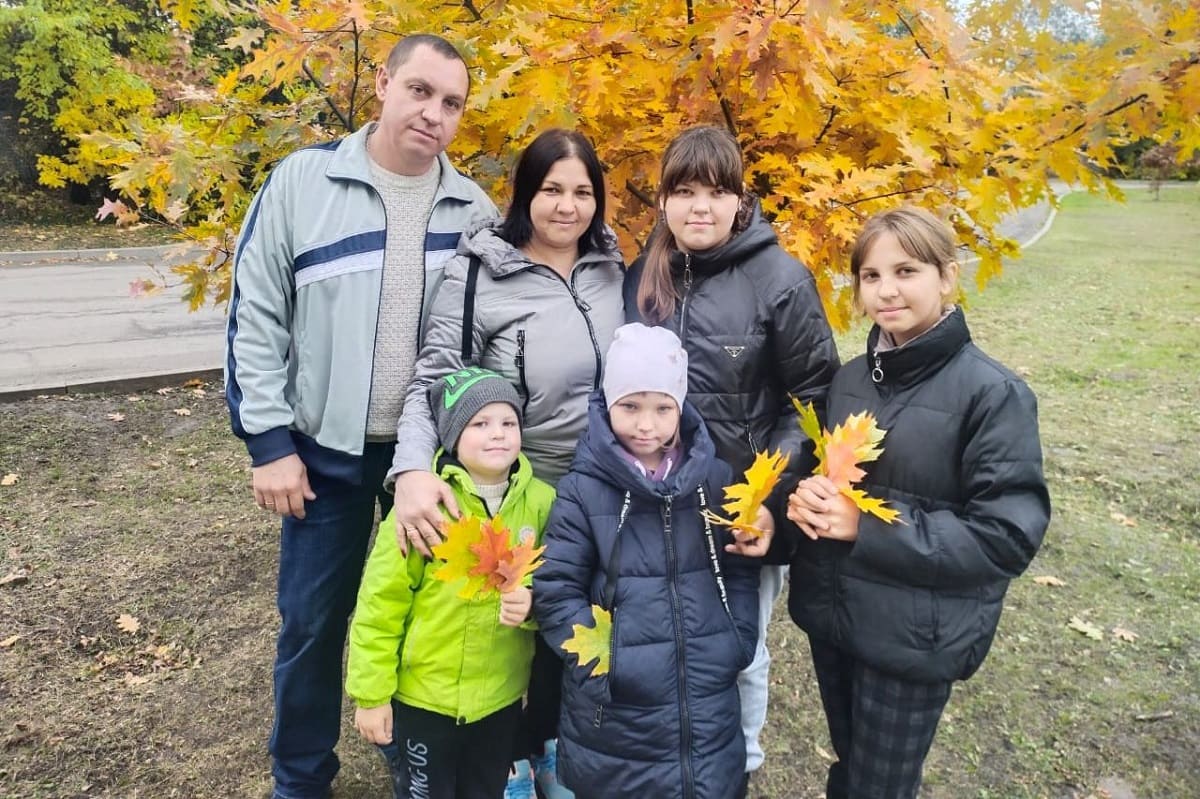 Семьи донна. Многодетные. Самая многодетная семья. Многодетная семья в 2022 году. Поддержка многодетных семей.