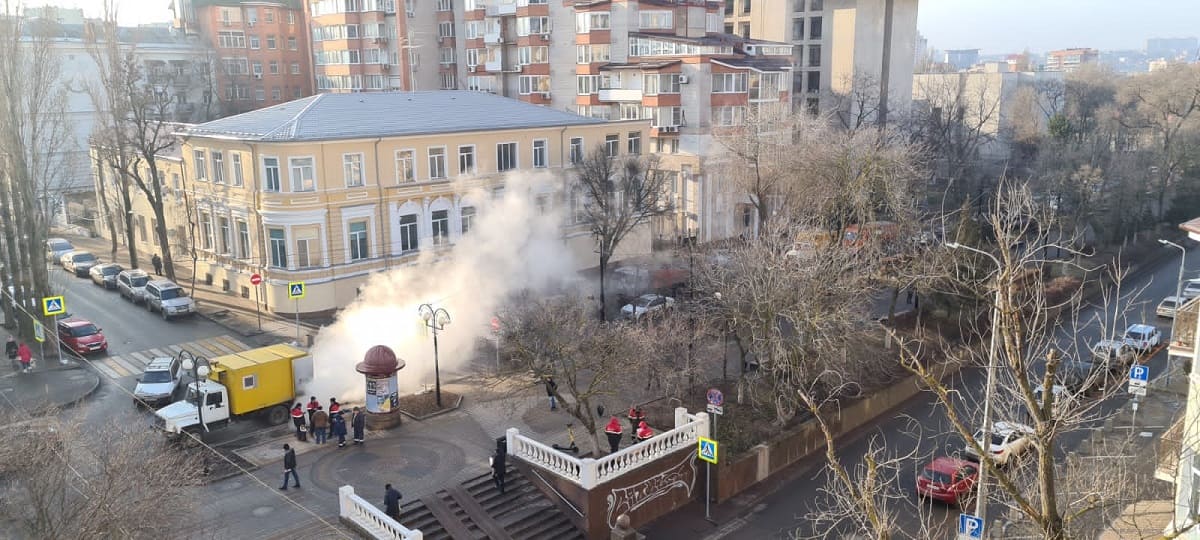 Очередной январский прорыв на теплотрассе на улице Пушкинской