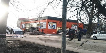В Каменск-Шахтинском засыпали яму, в которую провалилась маршрутка