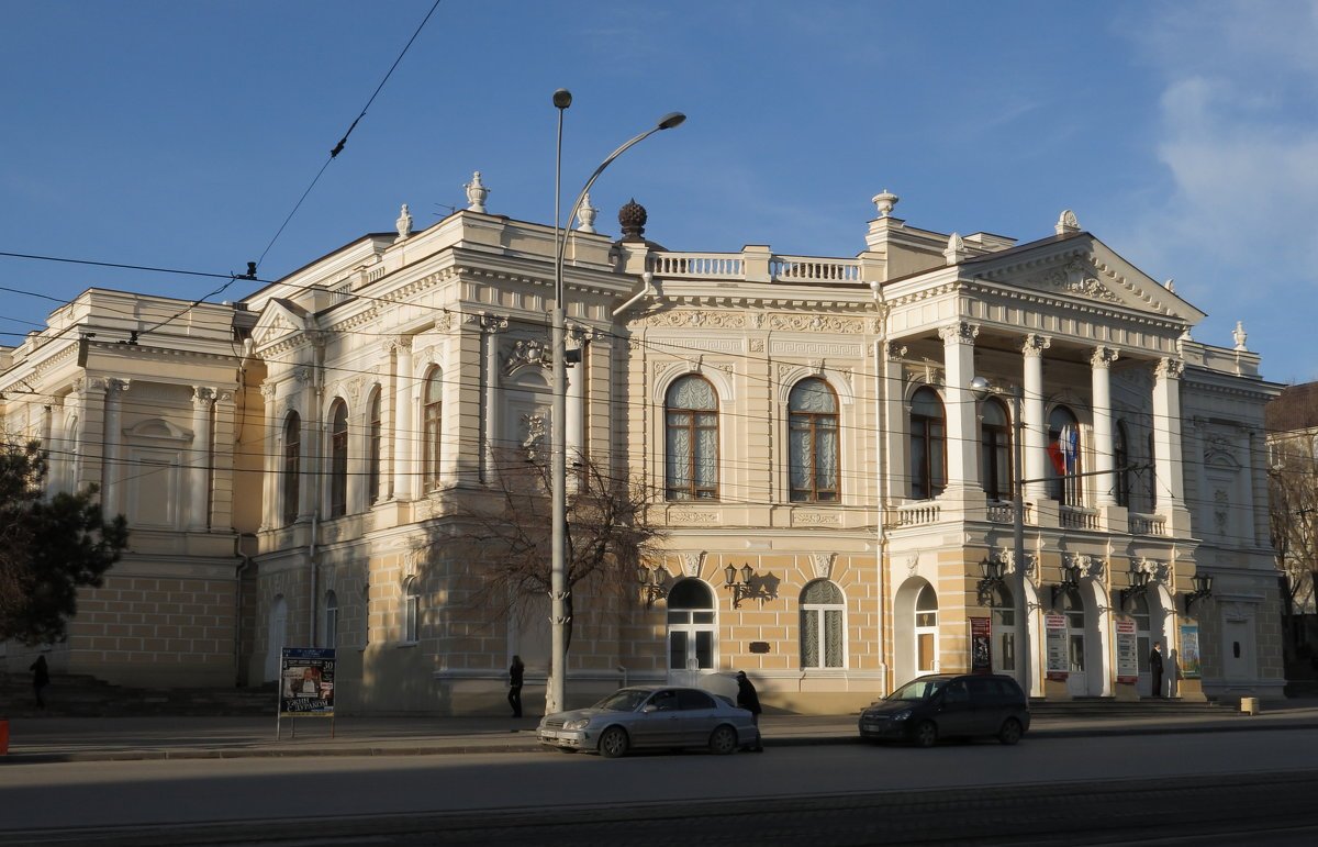 В Ростовском Академическом Молодежном Театре обновление зрительного зала. Новые