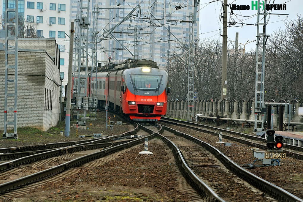 Электропоезда лихая. Электрички. Новые поезда. Остановка поезда.