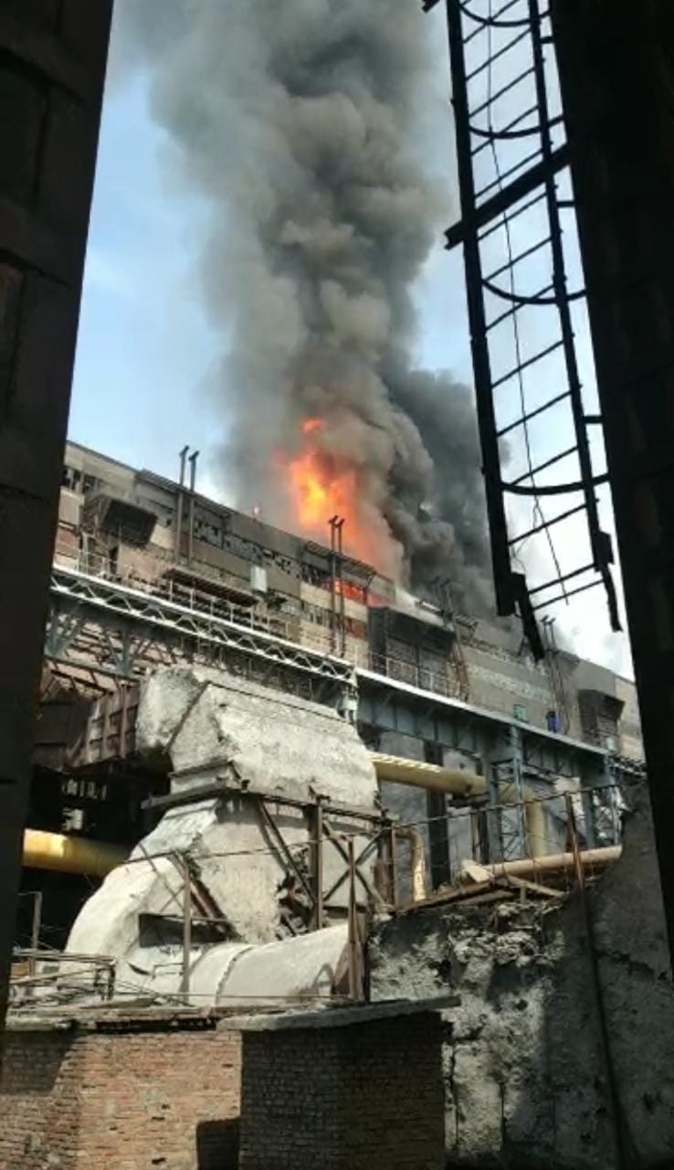 Новочеркасская грэс пожар сегодня. В Новочеркасске взорвалась ГРЭС. ГРЭС горит. Горит ГРЭС Новочеркасск. Взрыв на ГРЭС.