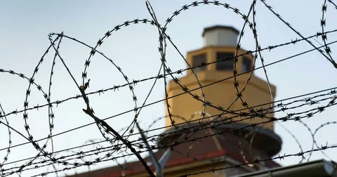 За «стеснение» заключённых замначальника МОТБ-19 отправили под домашний арест