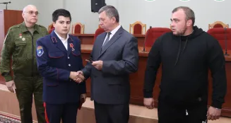 В Сальске награды погибших земляков-героев спецоперации передали их родным
