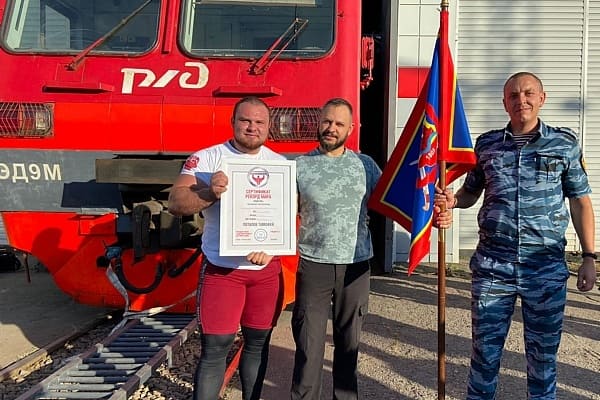 Новый мировой рекорд шахтинский силач обещает к маю