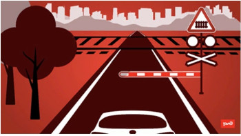  Причиной ДТП на переезде стал выезд автомобиля на пути перед приближающимся поездом