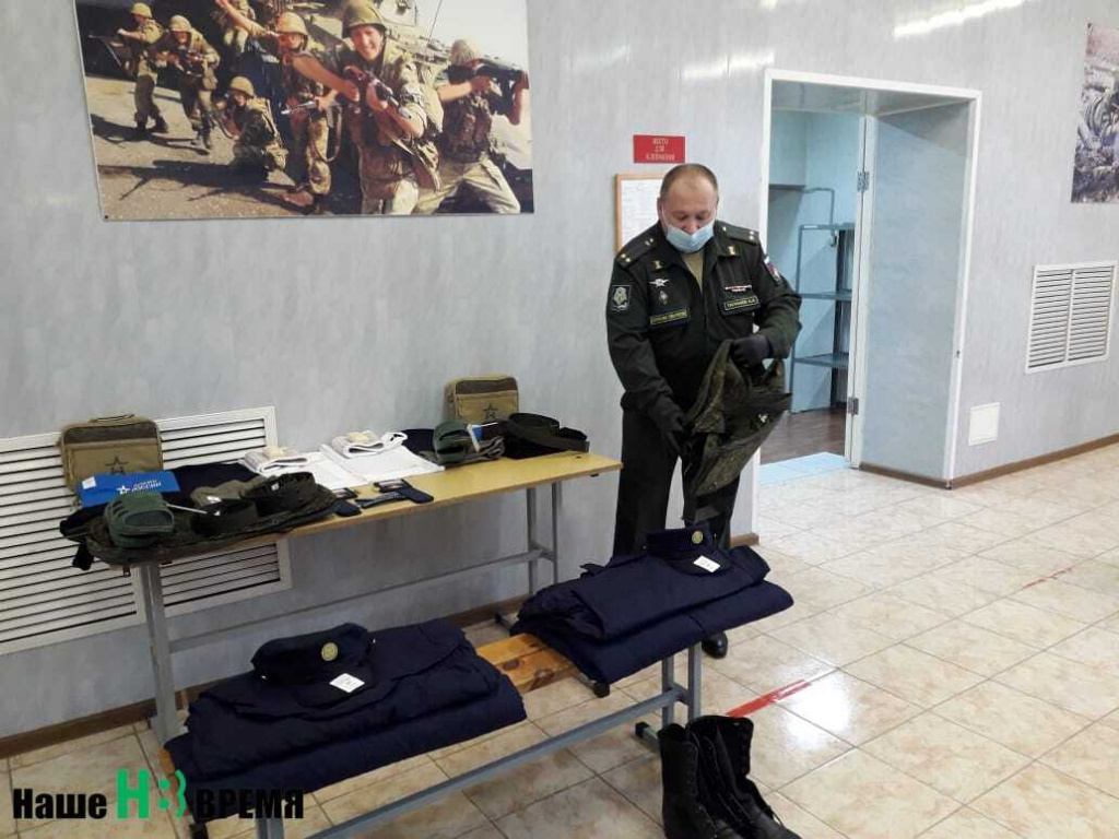Александр Таранюк рассказывает, какие предметы вещевого имущества выдаются новобранцам Александр Таранюк рассказывает, какие предметы вещевого имущества выдаются новобранцам