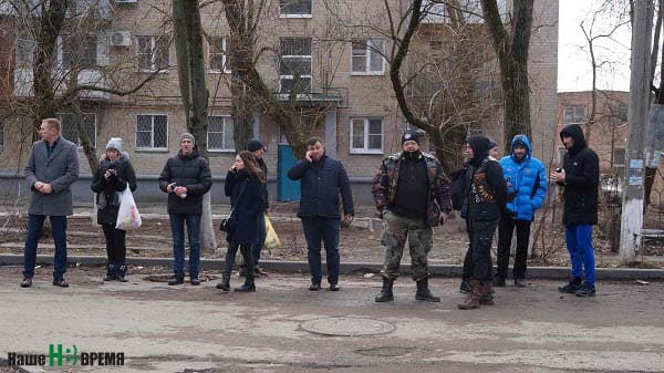 Добровольцы «Ростова без наркотиков» несколько раз в год выходят на улицы, уничтожая рекламу наркотиков по адресам, подсказанным непосредственно жителями.