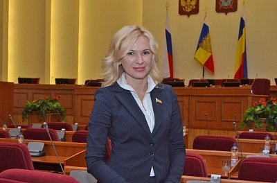 Председателем комитета по молодежной политике, физической культуре, спорту и туризму избрана Екатерина Стенякина.