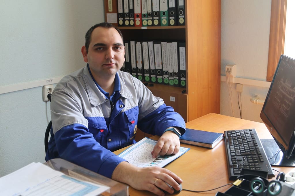 В семье ведущего инженера по ремонту оборудования СЭО Евгения Назаренко недавно появились двойняшки - Александр и Варвара. Новость о том, что теперь выплата на каждого новорожденного увеличена до пяти тысяч рублей, очень порадовала родителей: для их семейного бюджета это – существенная прибавка. 