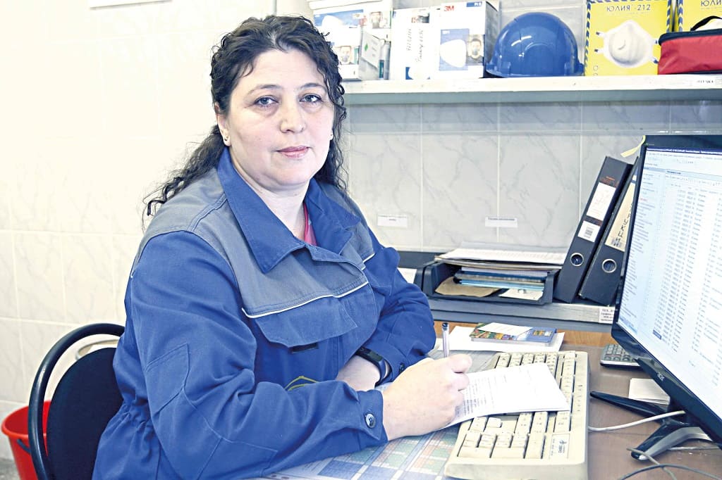 Жанна Жинверовна Пискова, мастер участка крепежного цеха Жанна Жинверовна Пискова, мастер участка крепежного цеха