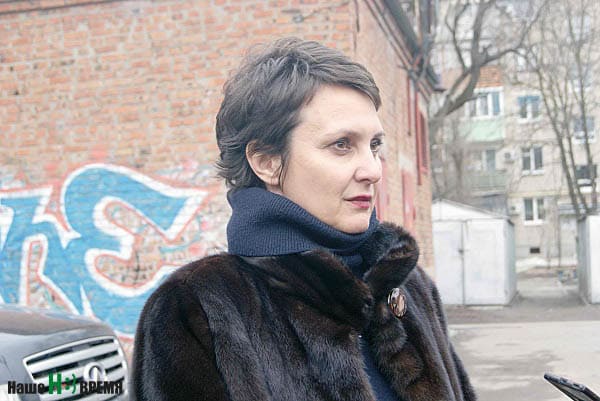 Наталья АВДОШИНА, замдиректора компании «Экоград Азов»: «Сейчас в Азове по уборке мусора работает 15 машин, одна в запасе. Этого хватает, чтобы справляться со всем объемом работ». Наталья АВДОШИНА, замдиректора компании «Экоград Азов»: «Сейчас в Азове по уборке мусора работает 15 машин, одна в запасе. Этого хватает, чтобы справляться со всем объемом работ».