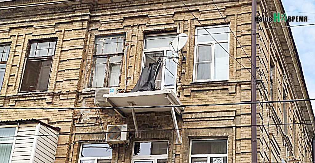 Опасный балкон.jpg Опасный балкон.jpg