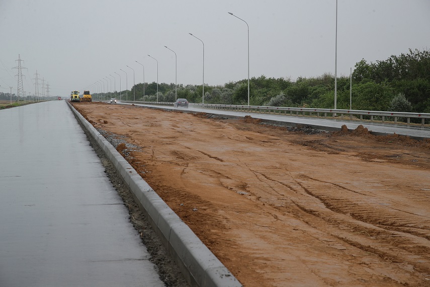 Реконструкция дороги из города на АЭС тоже будет завершена досрочно. Источник фото: пресс-служба губернатора Ростовской области.