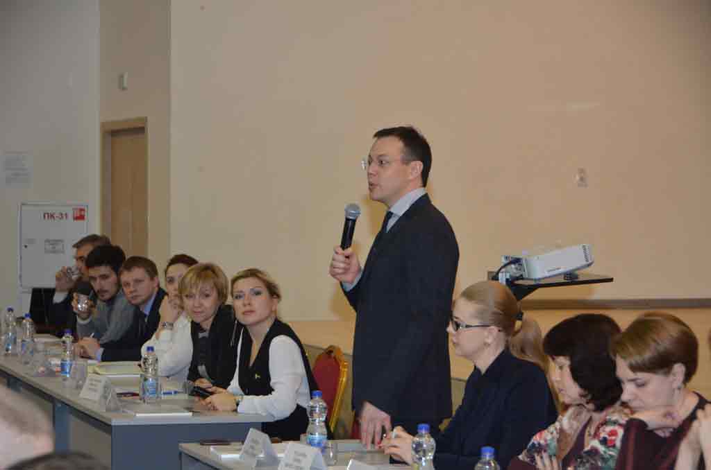 Л. Шафиров стал модератором дискуссии о роли депутатов в содействии предпринимателям в Год донского бизнеса.