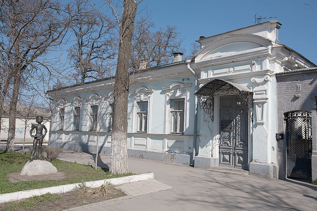 Дом-музей И.Д. Василенко. г. Таганрог, ул. Чехова, 88, т. 8 (8634) 61-36-73. Дом-музей И.Д. Василенко. г. Таганрог, ул. Чехова, 88, т. 8 (8634) 61-36-73.