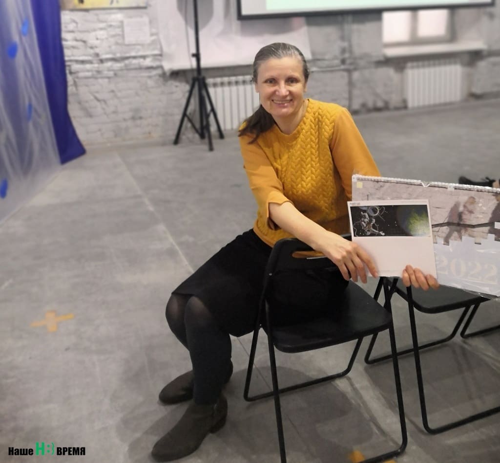Жительница Ростова Маргарита Соловьева не скрывает радости от того, что стала обладательницей уникального календаря.
