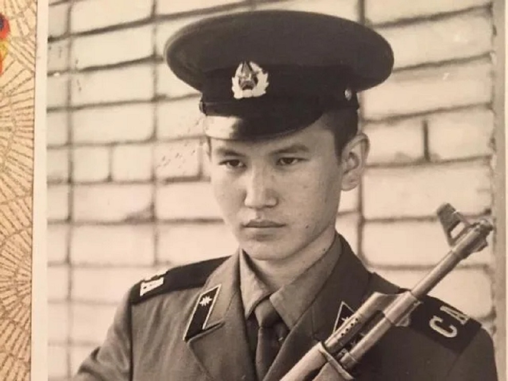 ФИДЕ Илюмжинов.jpg