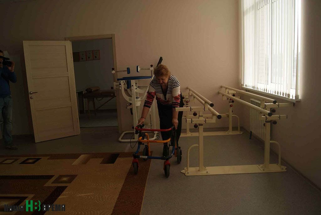Екатерина ЛАПТЕВА провела нам экскурсию по центру. Он большой и светлый, но его площади, оказывается, недостаточно. А дополнительная аренда требует новых затрат. Екатерина ЛАПТЕВА провела нам экскурсию по центру. Он большой и светлый, но его площади, оказывается, недостаточно. А дополнительная аренда требует новых затрат.