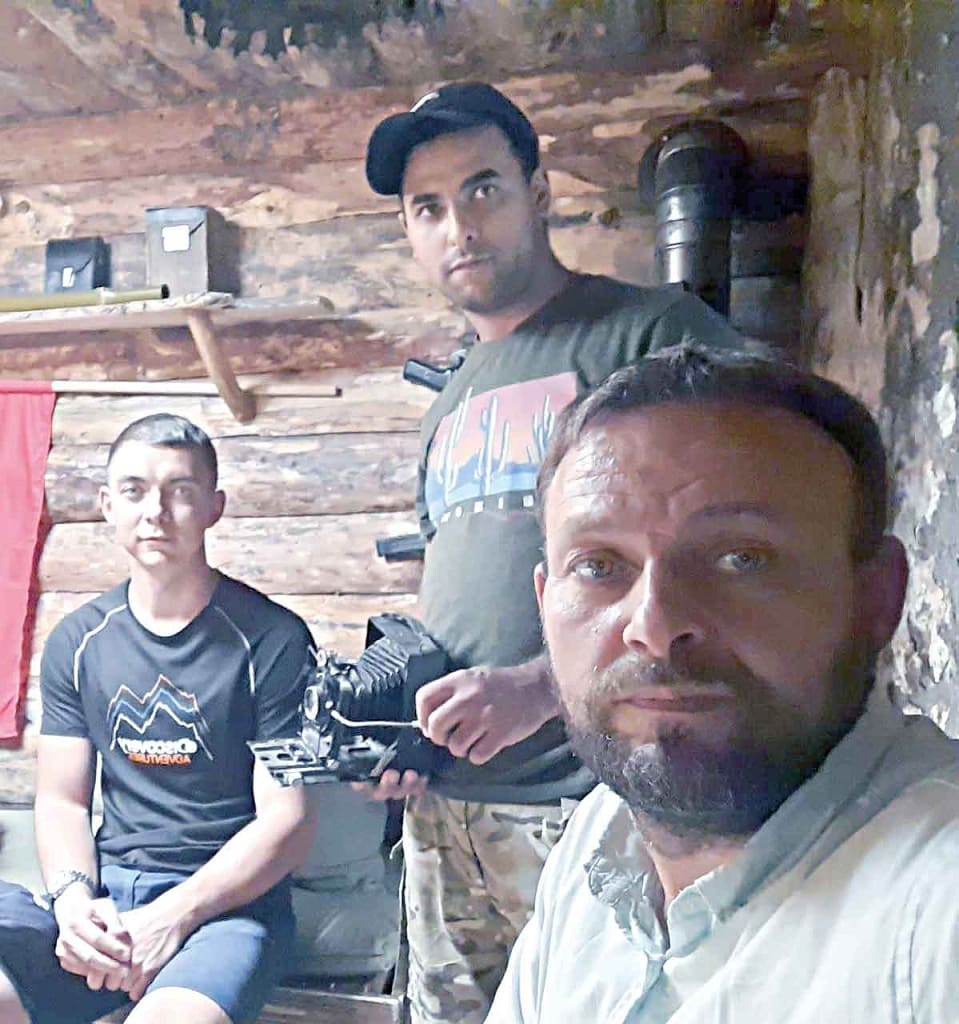 Поисковики из объединения «Витязь» Иван ГУДКО, Денис МОХА и Андрей ЯРОШЕВ поисками «подземной» авиации занимаются уже не первый год. Поисковики из объединения «Витязь» Иван ГУДКО, Денис МОХА и Андрей ЯРОШЕВ поисками «подземной» авиации занимаются уже не первый год.